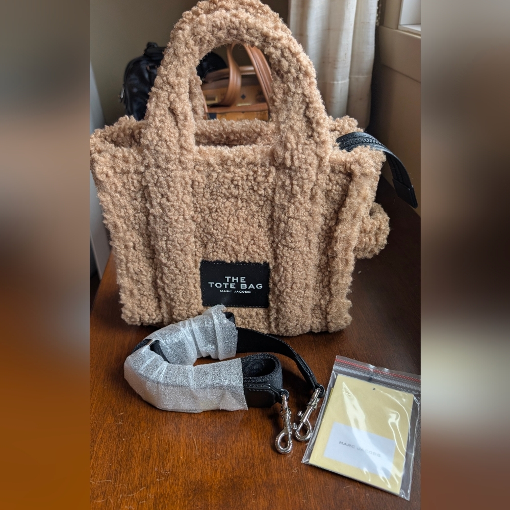 🚨 SOLD 🚨 Brown Fuzzy MJ Tote Bag